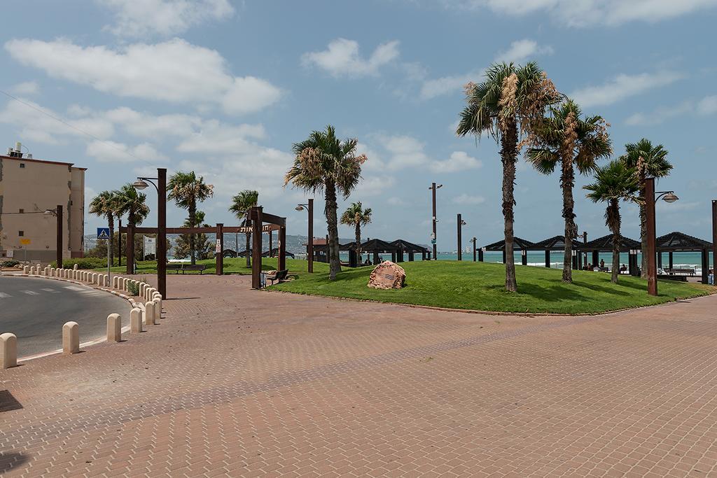 Dream On The Beach Haifa Exterior foto