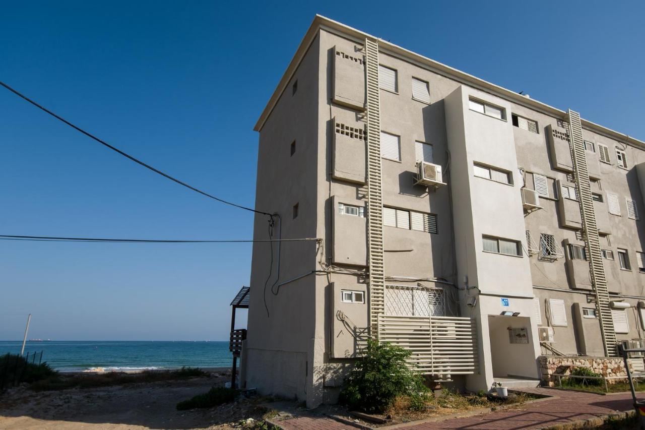 Dream On The Beach Haifa Exterior foto